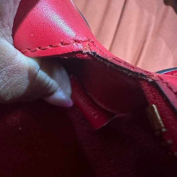 Louis Vuitton Red Epi Shoulder Bag - Pre loved100% authentic - Picture 11 of 12